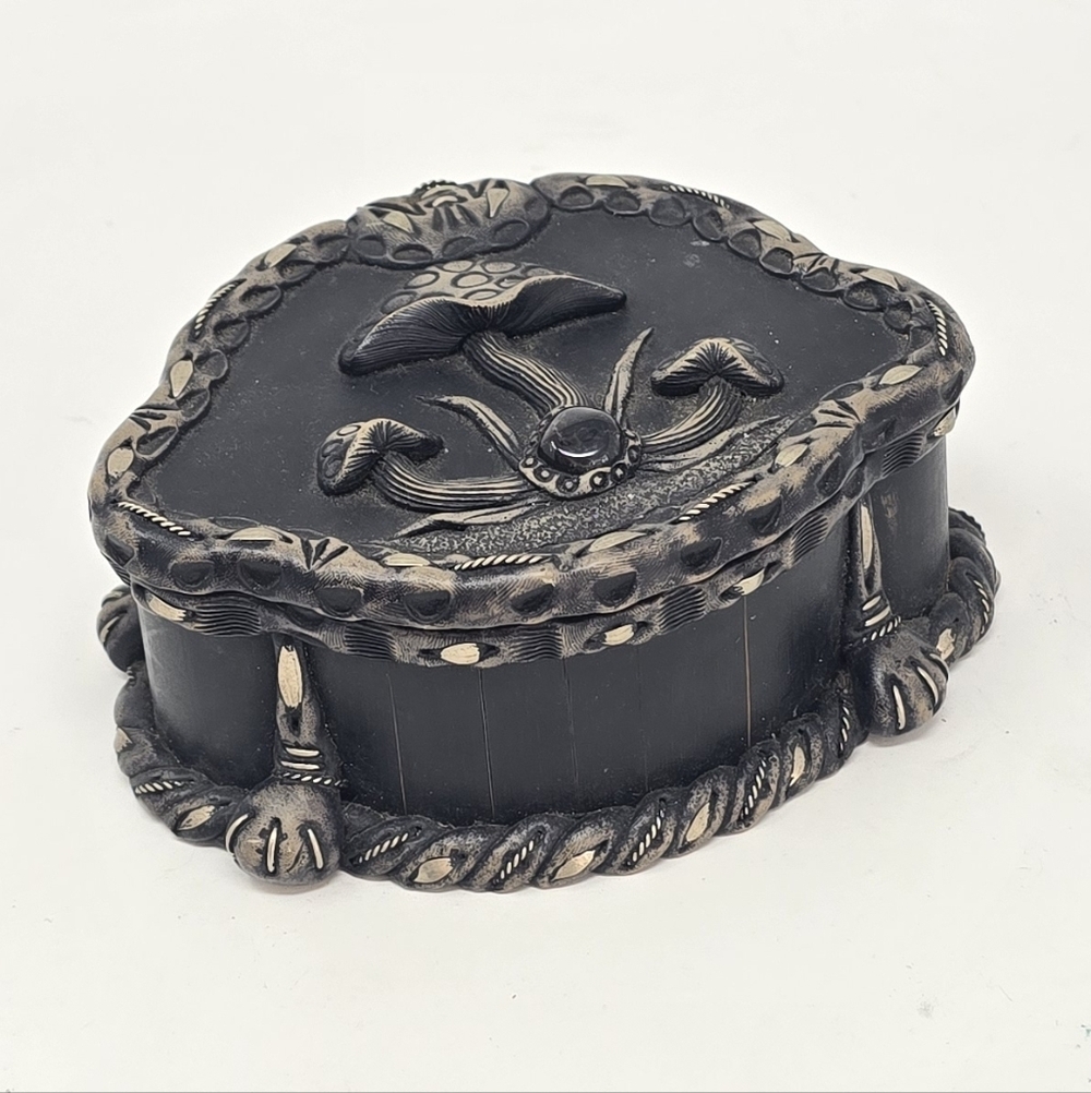 Vtg wood trinket box polymer mushrooms metal inlay‎ stone centerpiece, peru